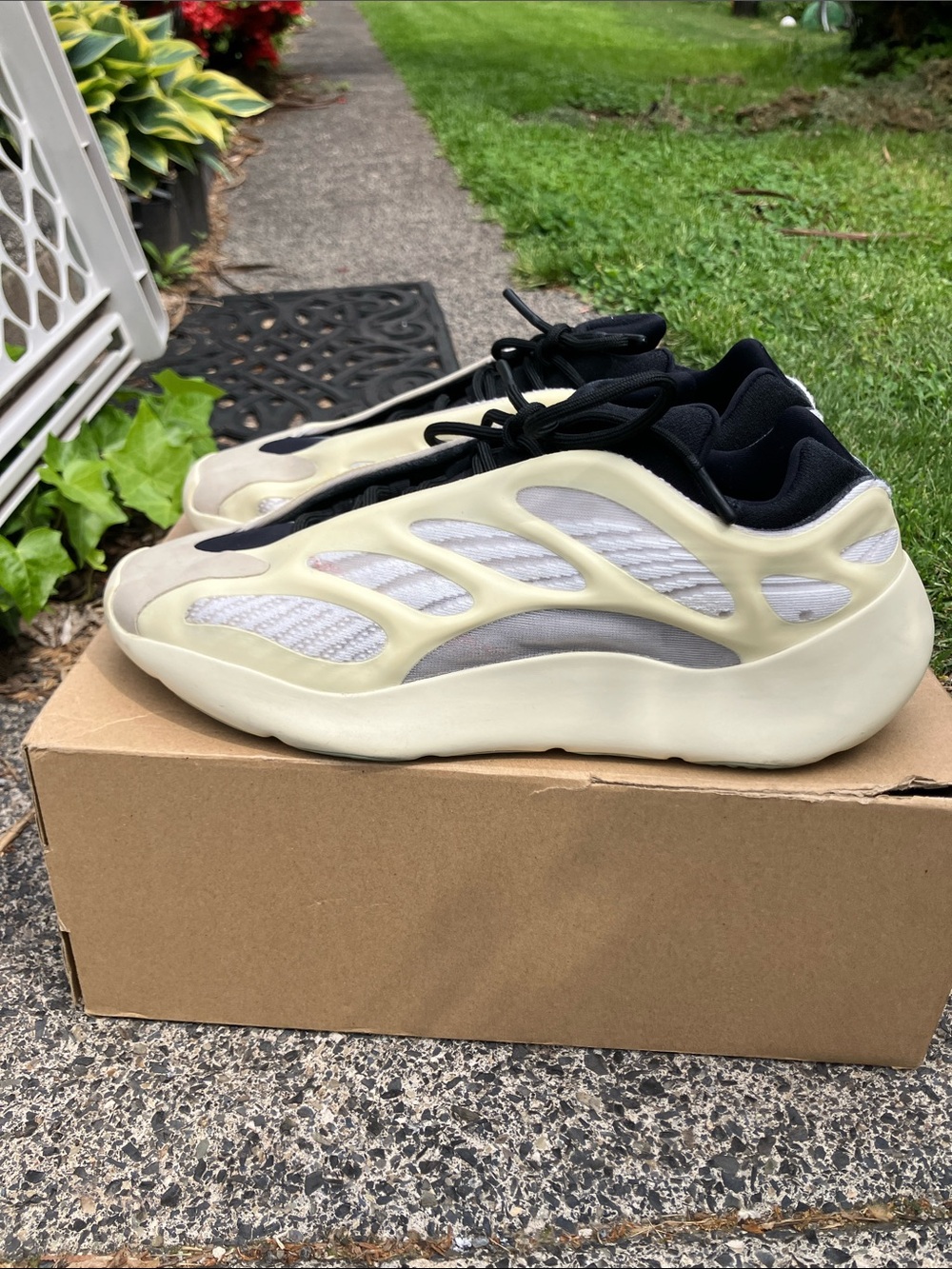 Yeezy 700v3 azael